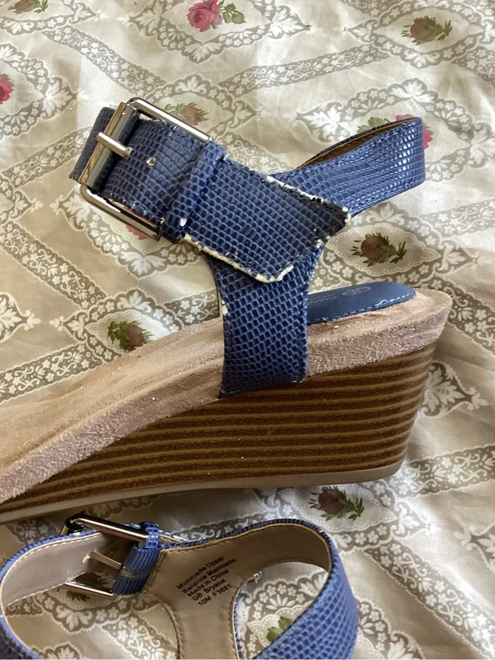 Giani Bernini Navy Textured Buckle Wedge Sandals 10M